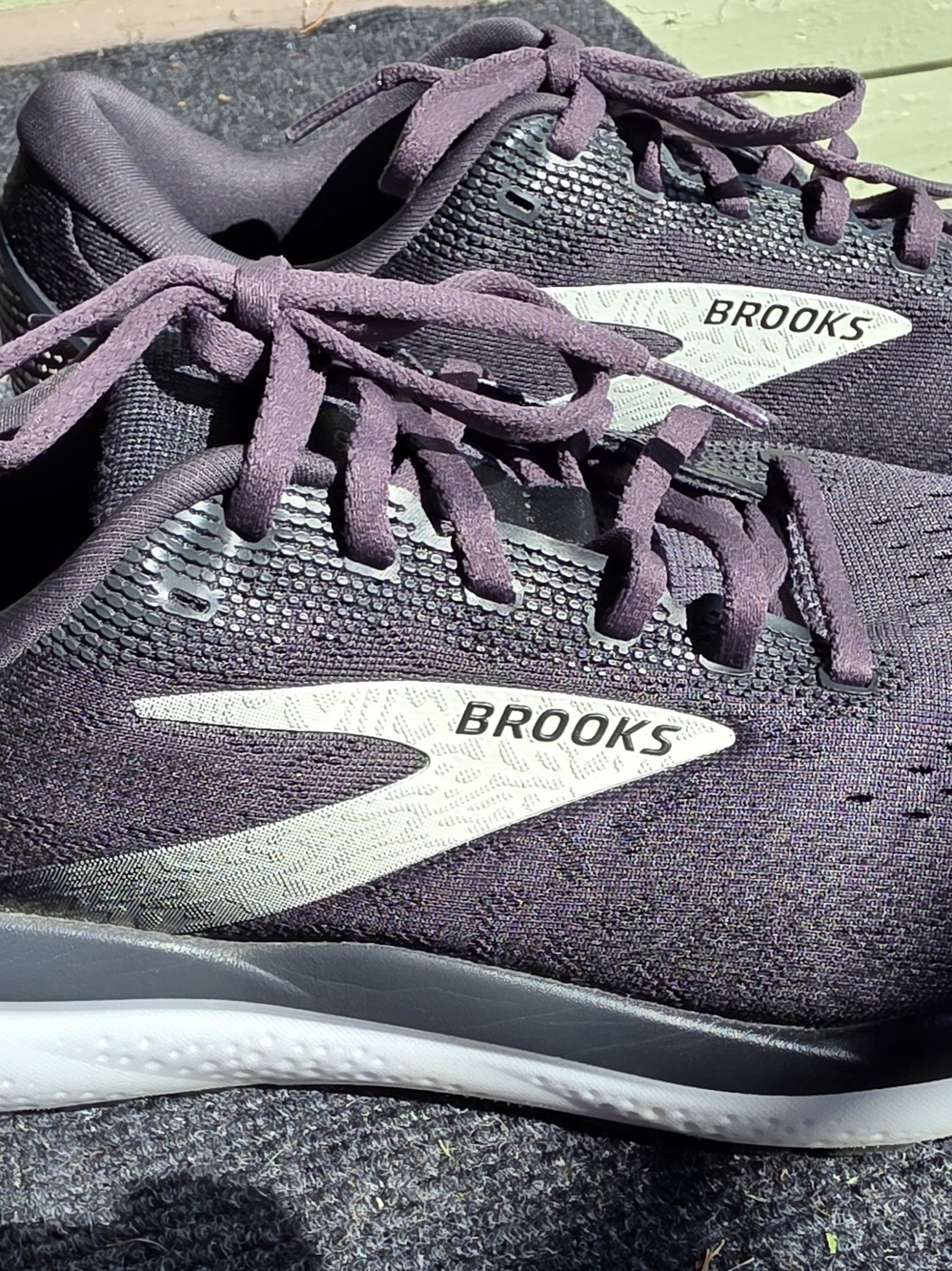 Brooks Running Ghost 16 Color: Black/Grey/White